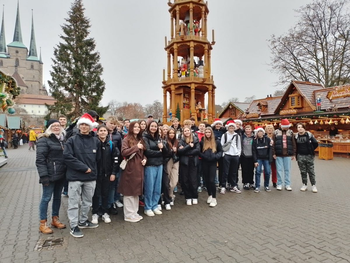 9a und 9b auf weihnachtlichem Ausflug in Erfurt